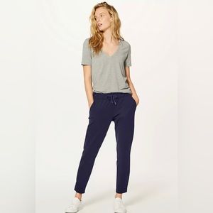 Lululemon On the Fly Woven Ankle Pant Size 4 Midnight Navy Blue